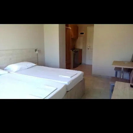 Poppy Beloni Apartahotel *